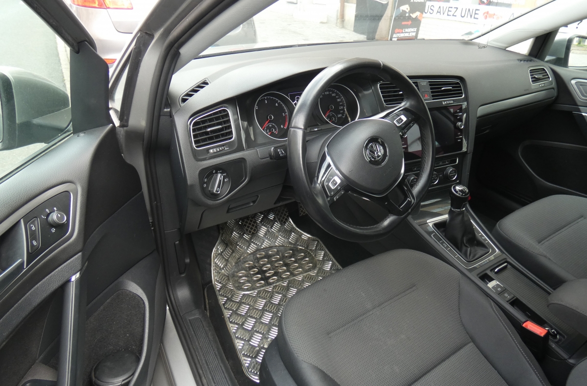 Volkswagen Golf — 7